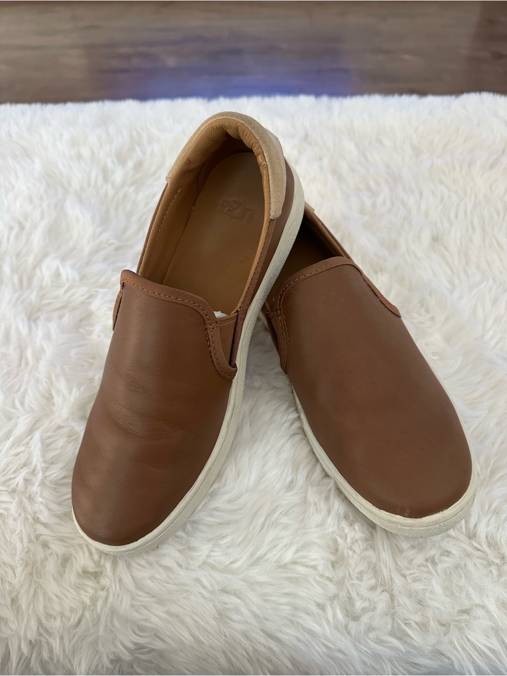 UGG Cas Slip-On Loafer Leather Sneakers Tan Cognac Size 7 Womens